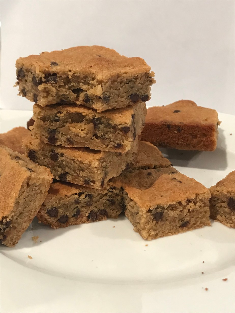 Peanut butter blondies with chocolate&nbsp;chips